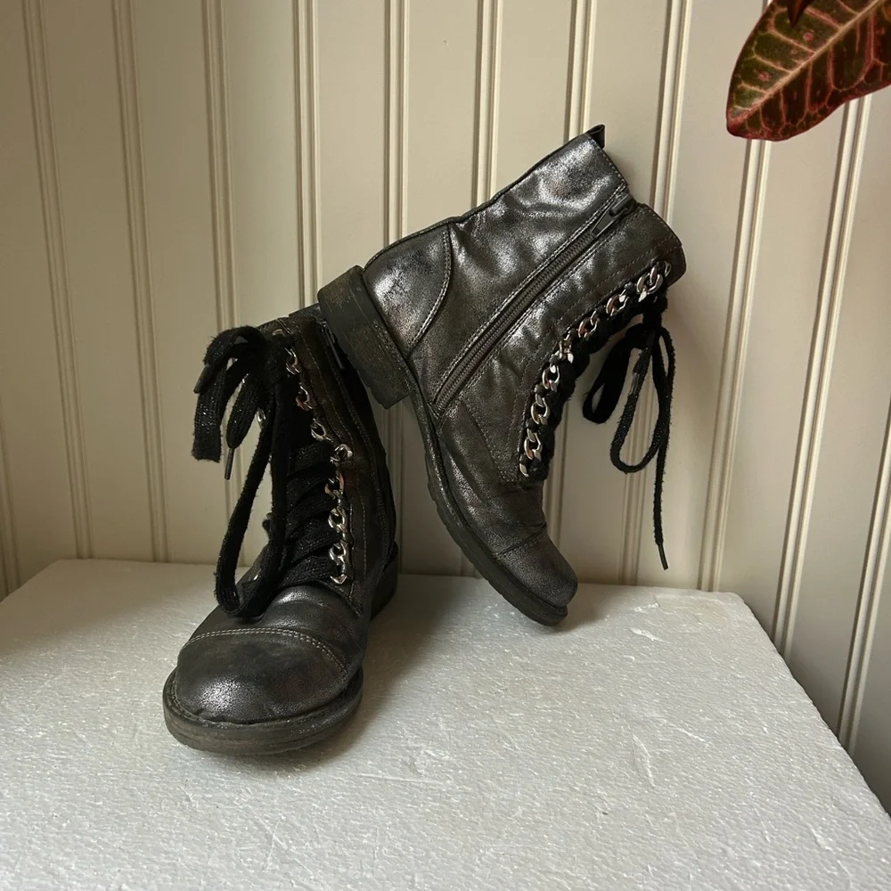 Dolce Vita kids metallic combat boots zipUp sides lace up chain links size 2